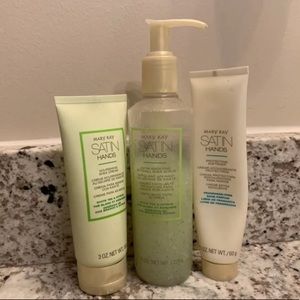 1/2 Mary K Satin Hands Set